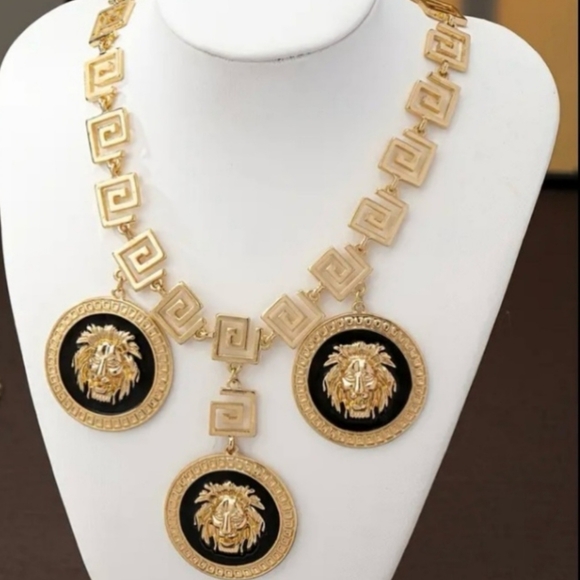 High Fashion Embossed Lion Head Three Pendant Gold Black Necklace - Picture 2 of 3